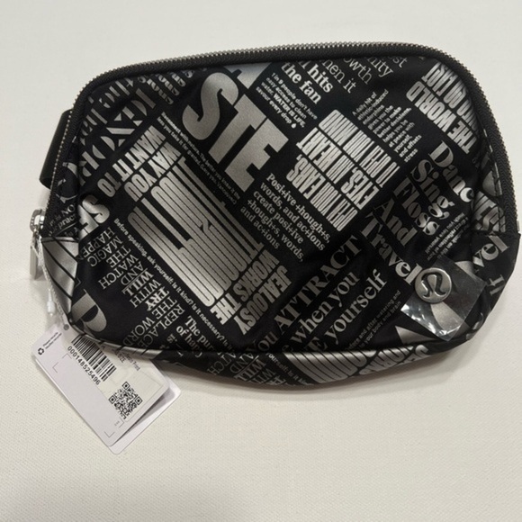 NWT Lululemon Everywhere Belt Bag 1L Manifesto Print!!🔥 (B3) - Picture 1 of 5